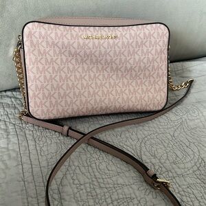 Michael Kors Jet Set in Ballet color